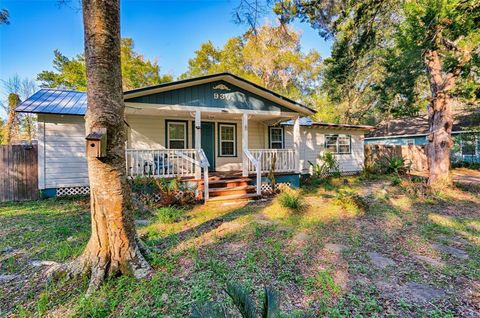 Photo of 930 NW 29th Place, Gainesville, FL 32609 (MLS # GC536994)