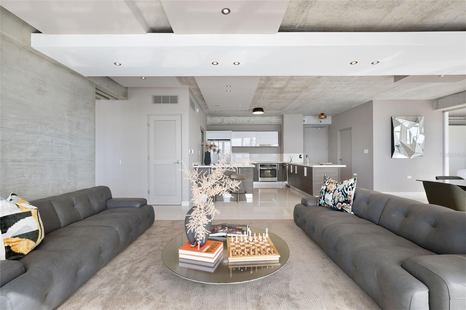 ATLANTIS CONDOMINIUM - Residential