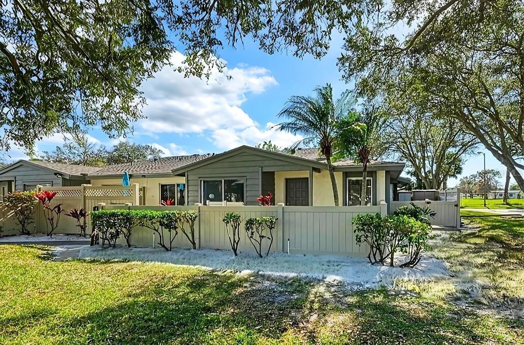 Photo of 2808 29th Avenue W, Bradenton, FL 34205 (MLS # A4666343)