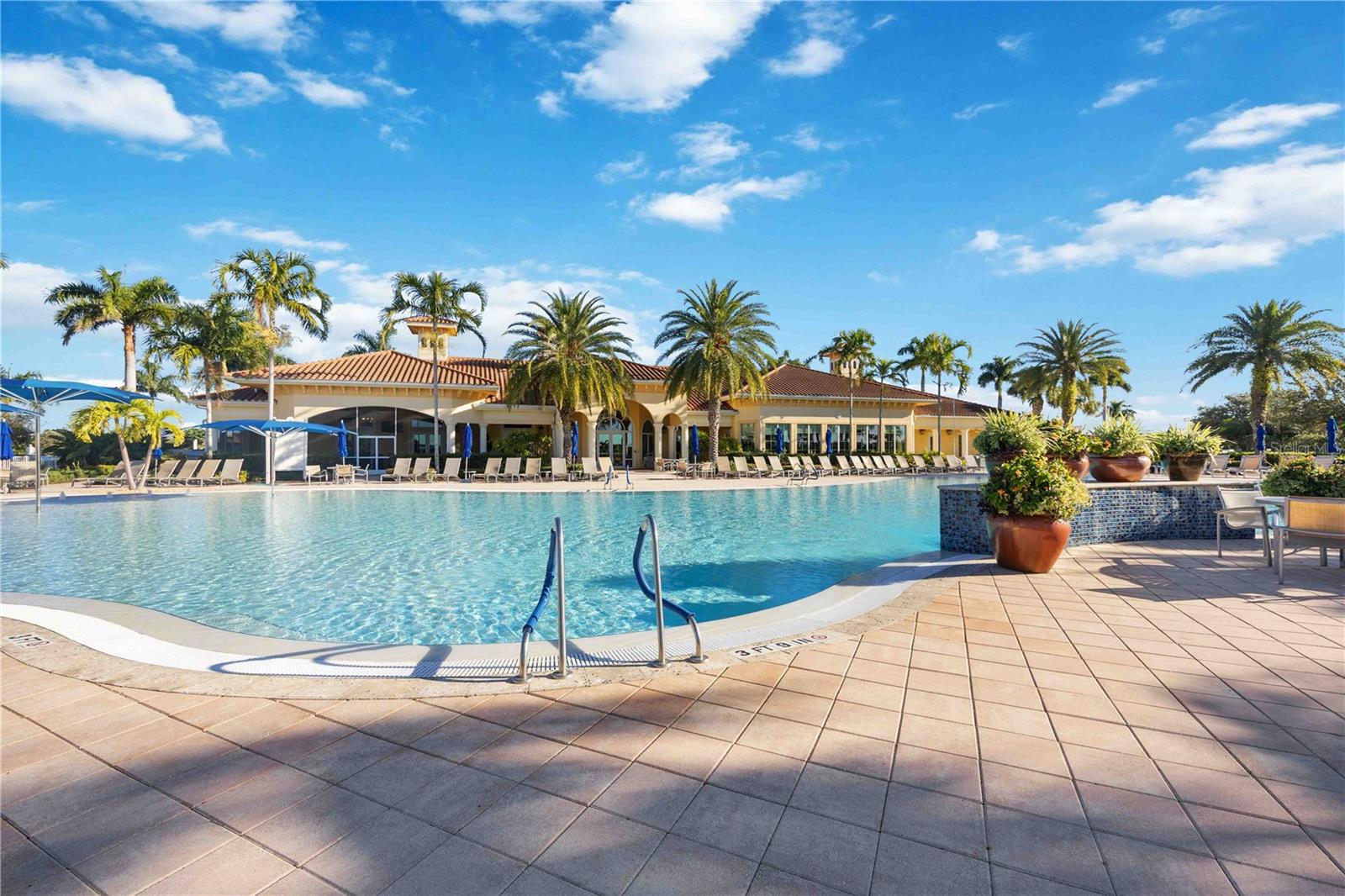 ISLANDWALK/THE WEST VLGS PH 8 - Residential