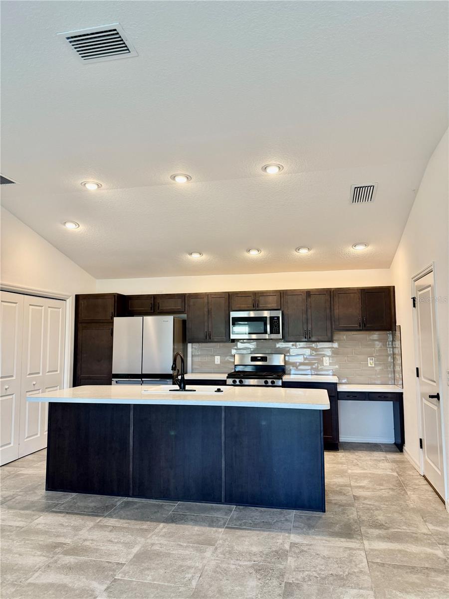 VILLAGES/SOUTHERN OAKS UN #138 - Residential