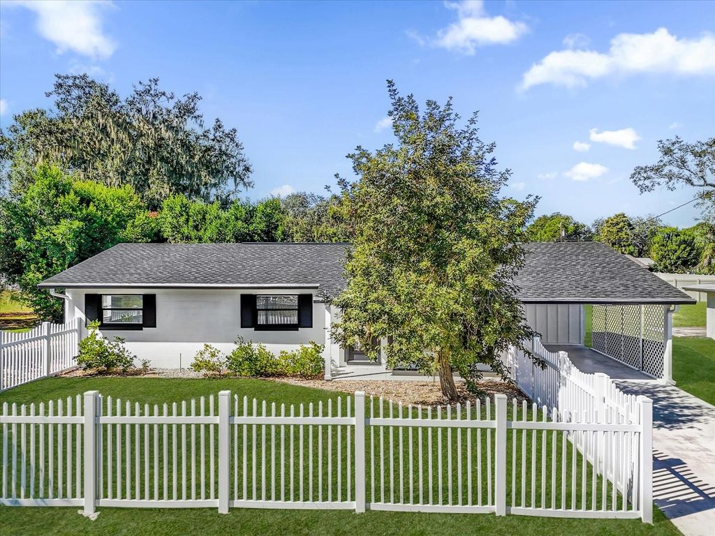 Photo of 431 Belle Ayre Drive, Mount Dora, FL 32757 (MLS # S5137739)