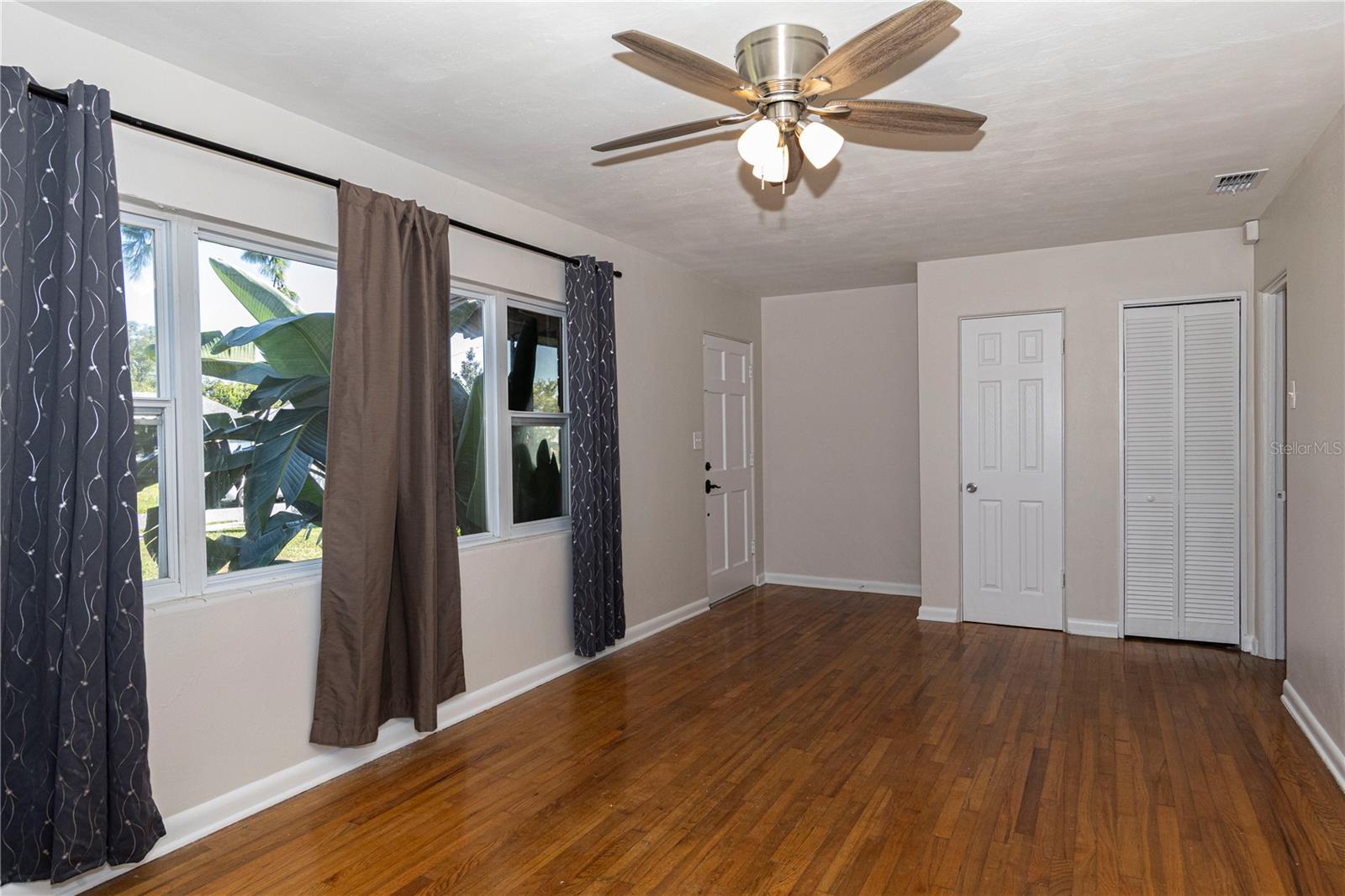 SUNSHINE GARDENS - Residential Lease