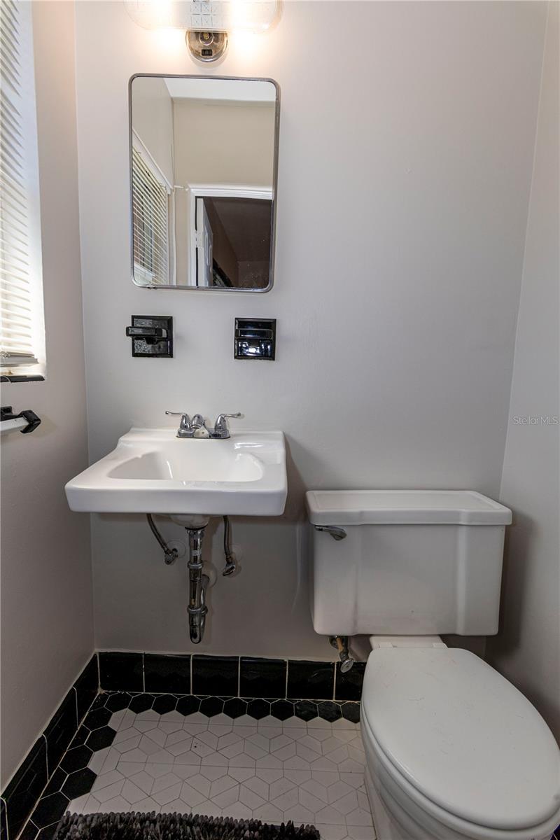 SUNSHINE GARDENS - Residential Lease