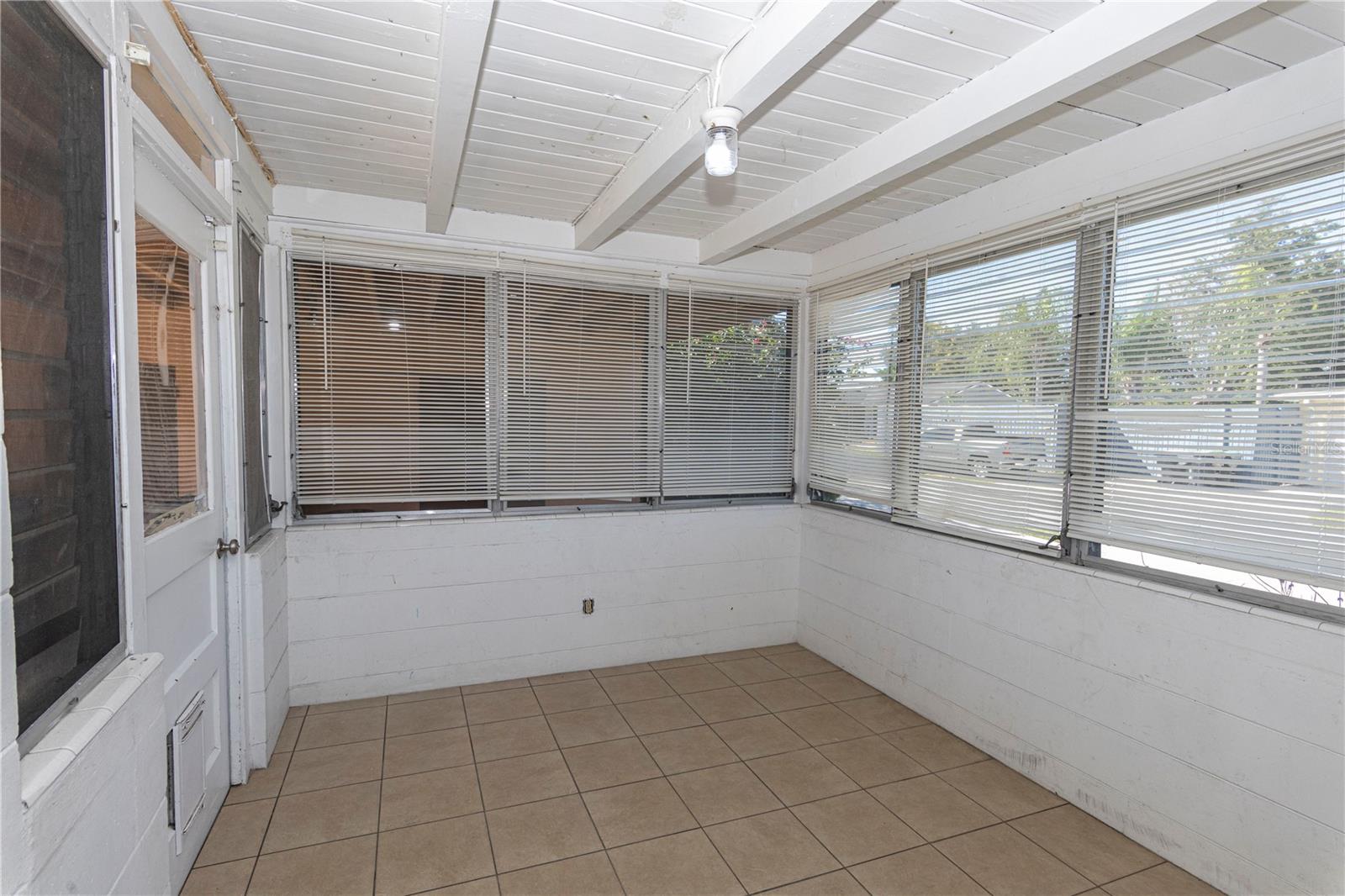 SUNSHINE GARDENS - Residential Lease