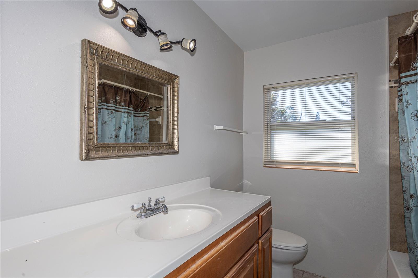 SUNSHINE GARDENS - Residential Lease