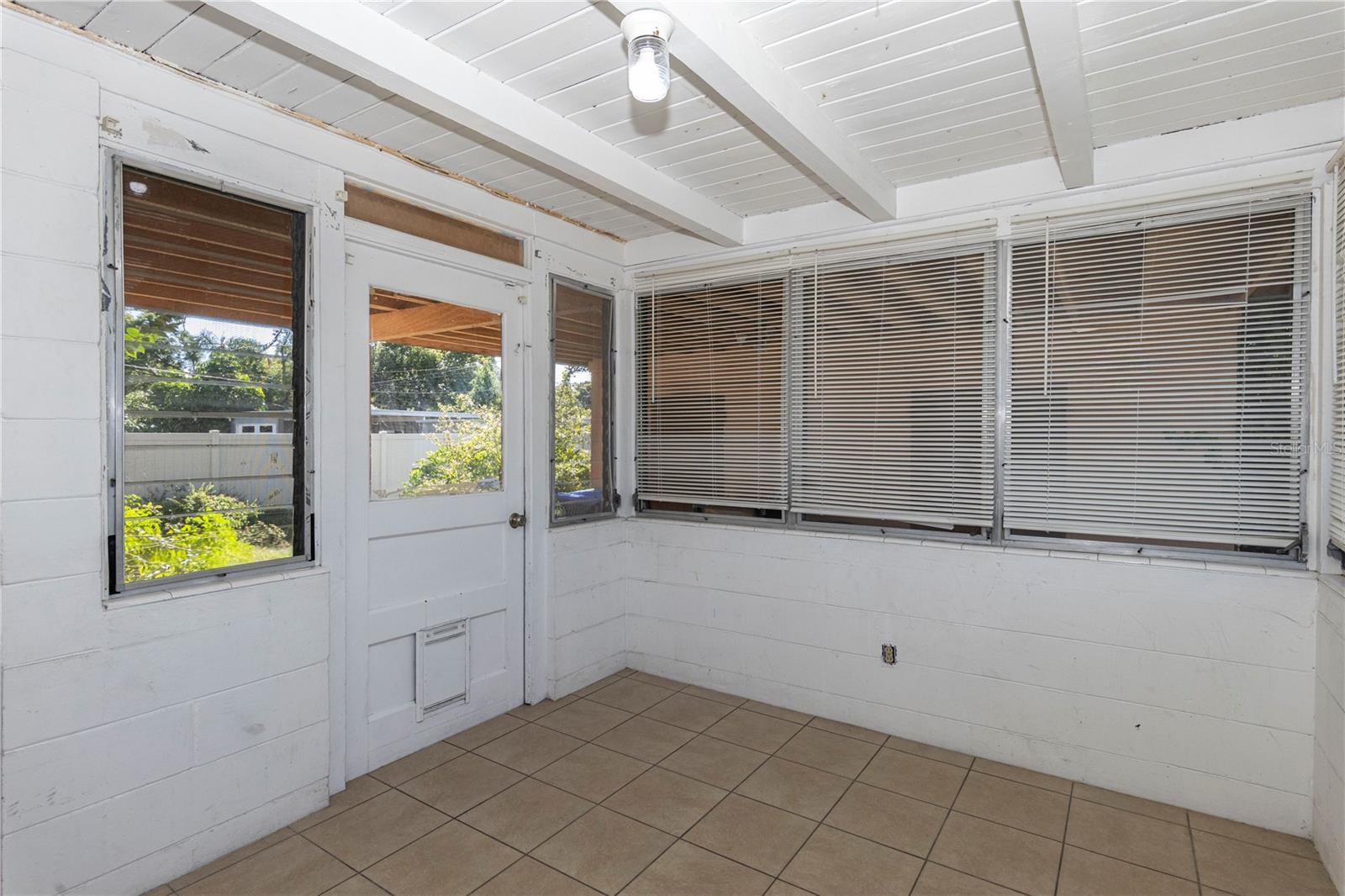 SUNSHINE GARDENS - Residential Lease