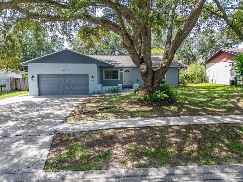 Photo of 1229 Oak Valley Drive, Seffner, FL 33584 (MLS # TB8534833)