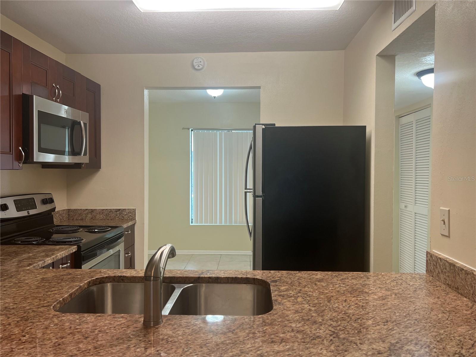 THE CARLISLE CLUB - Residential Lease