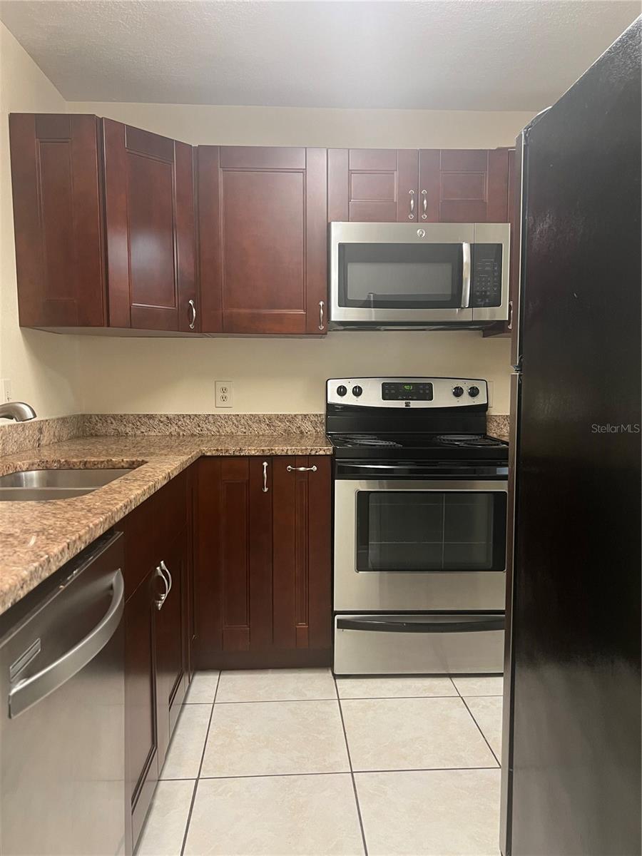 THE CARLISLE CLUB - Residential Lease