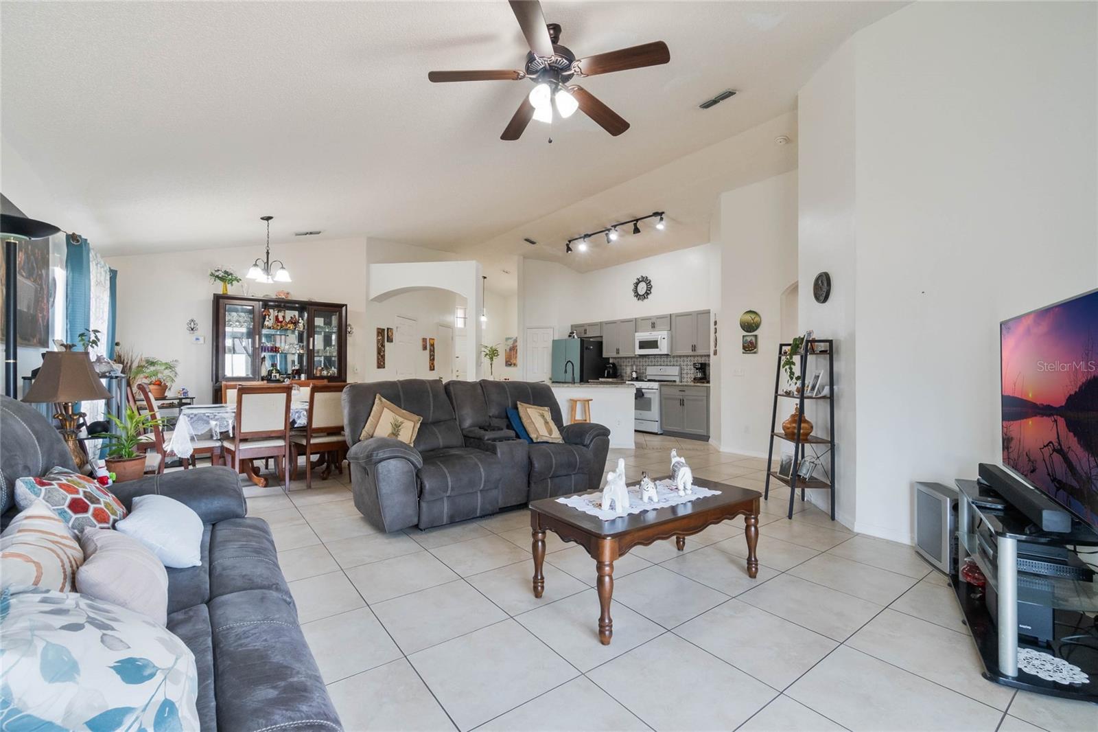 REGENCY PLACE PH 02 - Residential