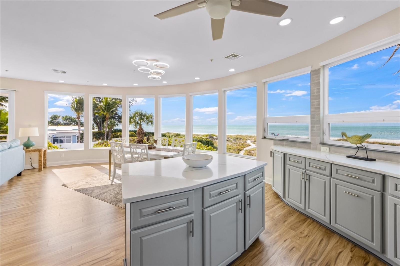 ISLAND PARADISE CONDO - Residential