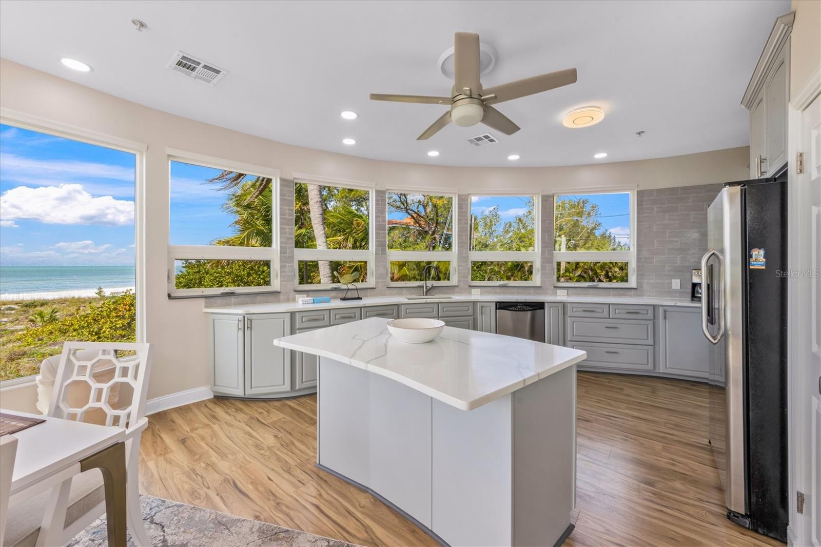 ISLAND PARADISE CONDO - Residential