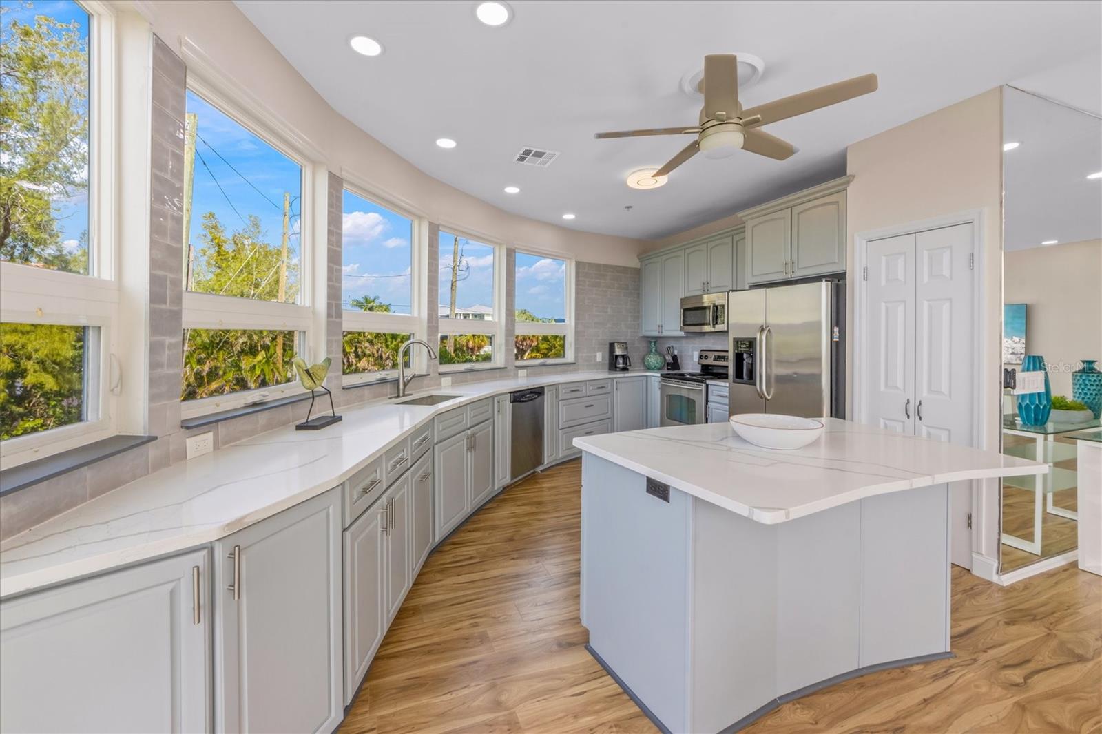 ISLAND PARADISE CONDO - Residential