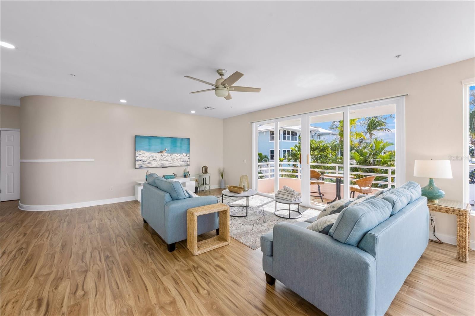 ISLAND PARADISE CONDO - Residential