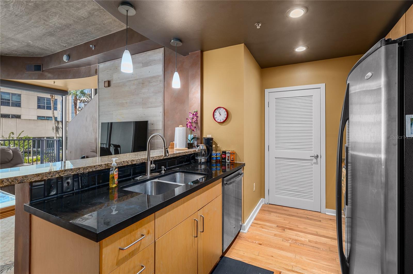 155 S COURT AVENUE 1104
