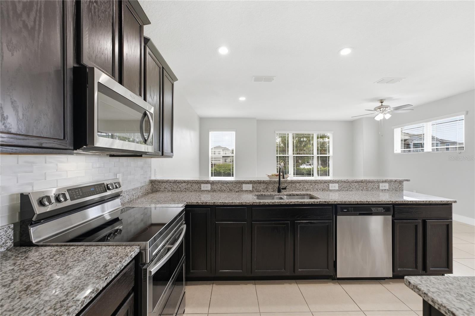 2615 GIARDINO LOOP