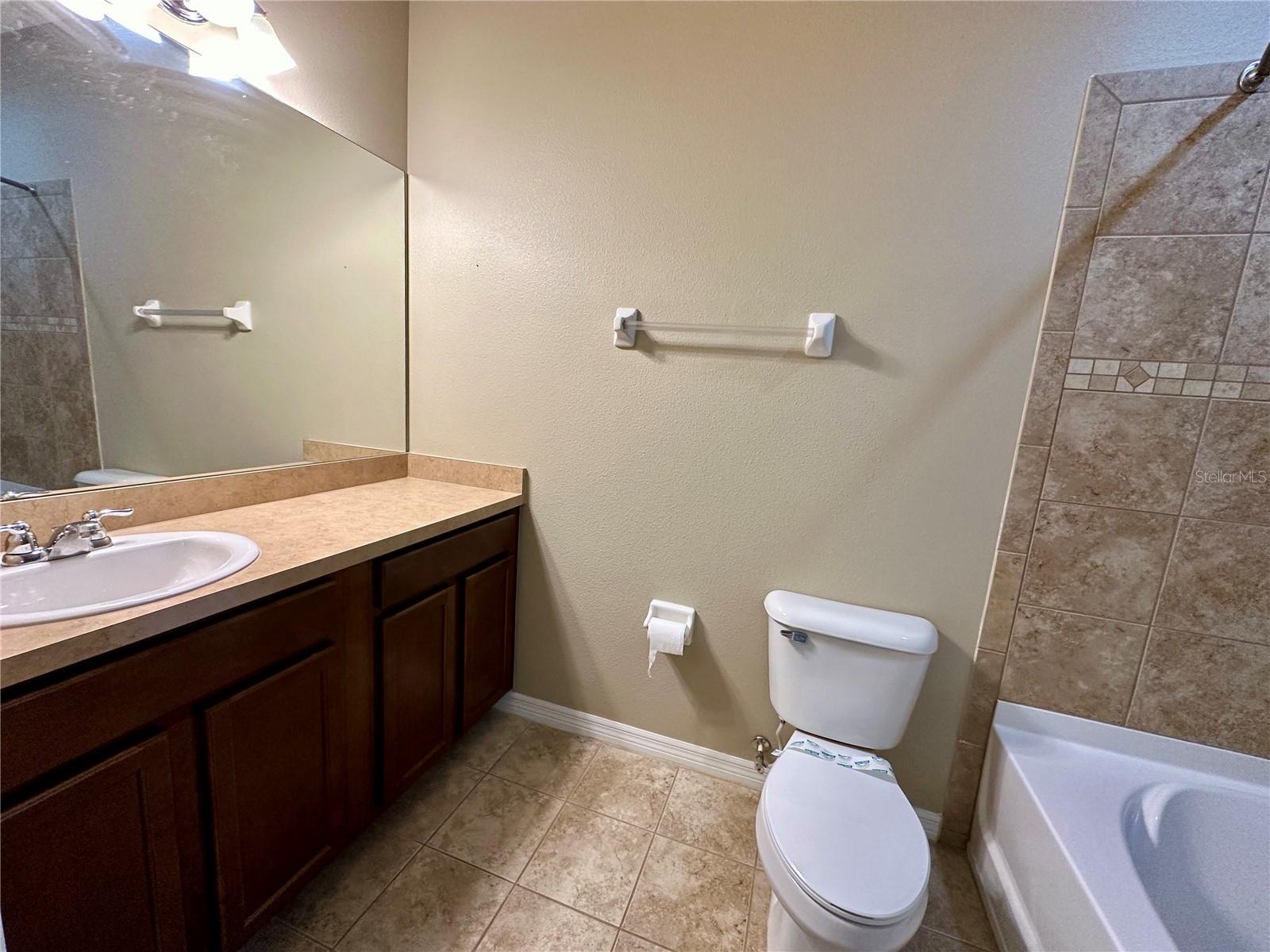 FISHHAWK RANCH TWNHMS PH - Residential Lease