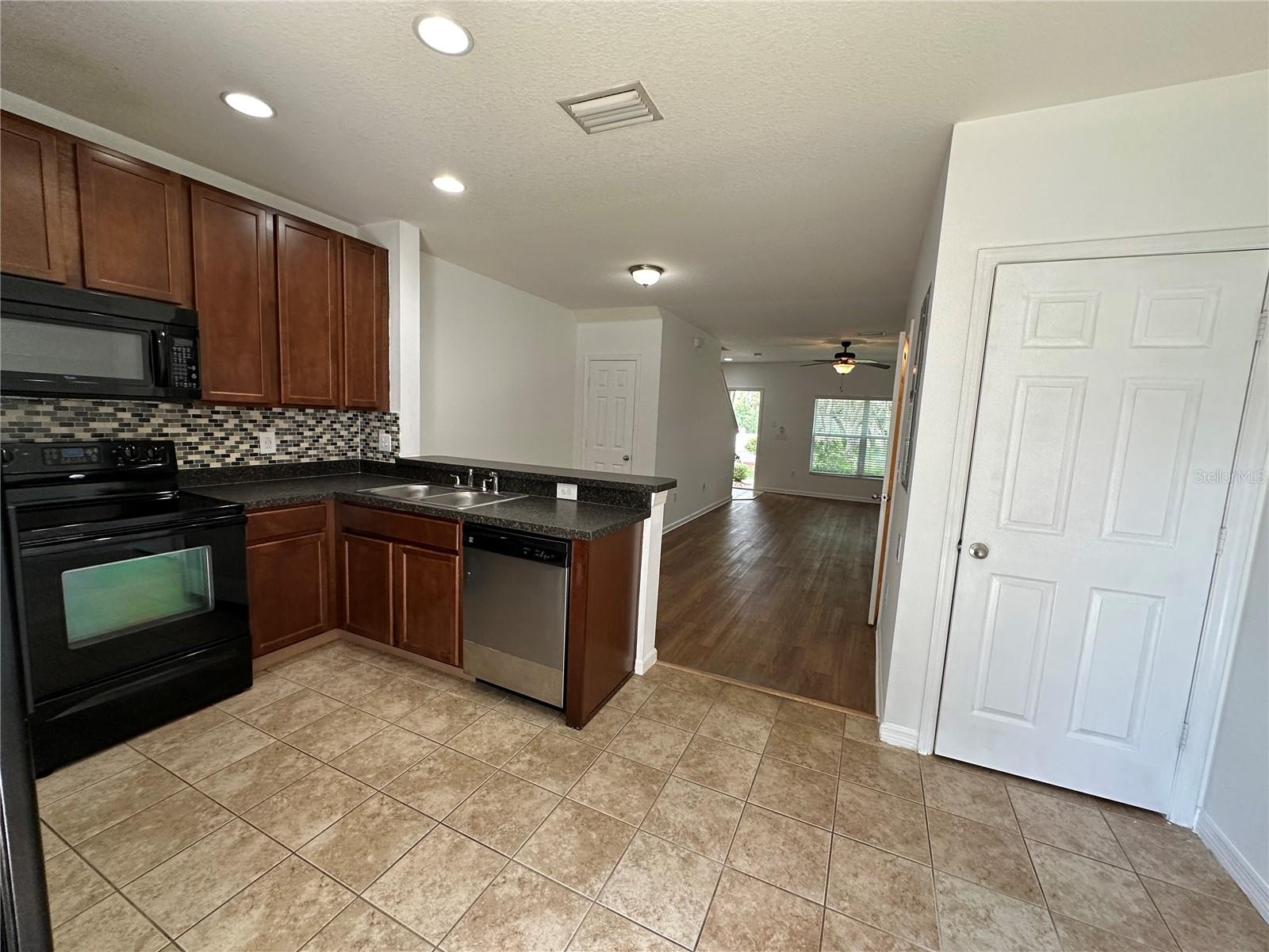 FISHHAWK RANCH TWNHMS PH - Residential Lease