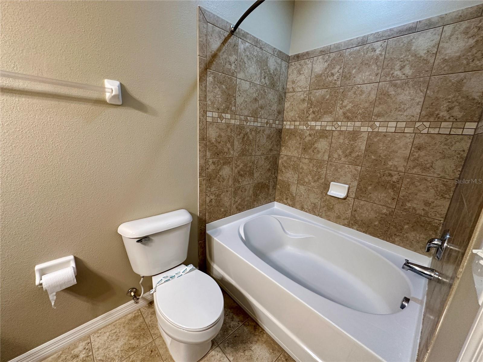 FISHHAWK RANCH TWNHMS PH - Residential Lease