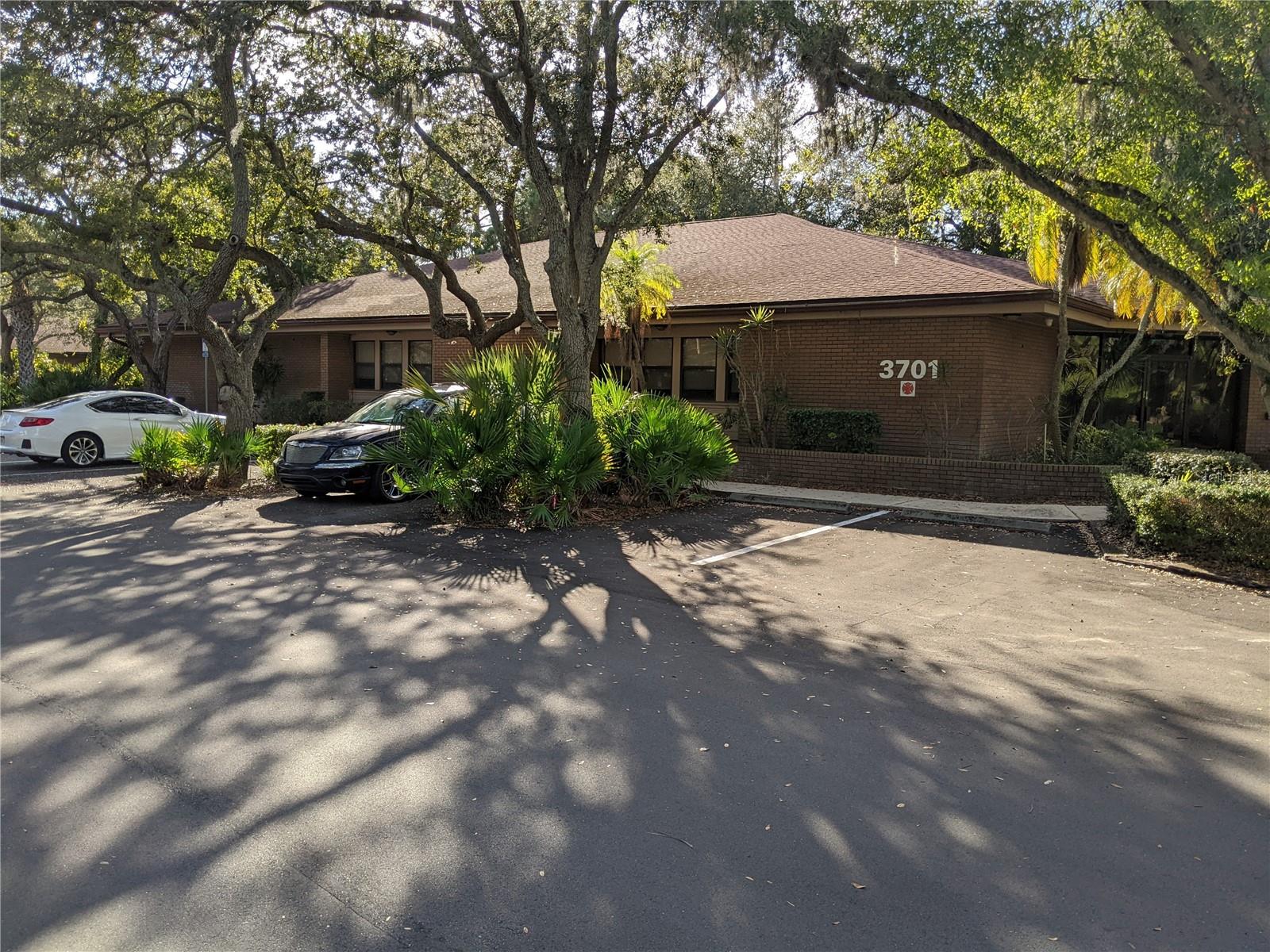 ACREAGE - Commercial Lease