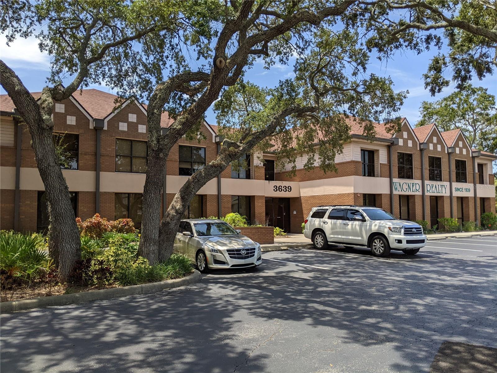 Office spaces in a variety of sizes for lease in the beautiful Wildewood Professional Park. Wildewood features a tranquil wooded and peaceful environment welcoming to any clientele while also being centrally located in Bradenton, Florida. This park is on the highly trafficked Cortez Road commercial corridor providing a prominent location with convenient access to West Bradenton, Downtown, and Lakewood Ranch.