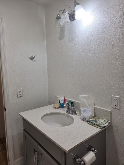 Tiny photo for 1215 NW 15th Avenue, Ocala, FL 34475 (MLS # S5150346)