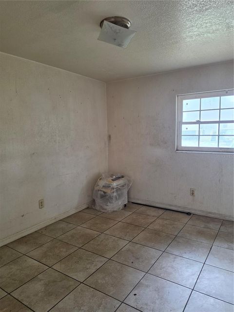 Tiny photo for 1215 NW 15th Avenue, Ocala, FL 34475 (MLS # S5150346)