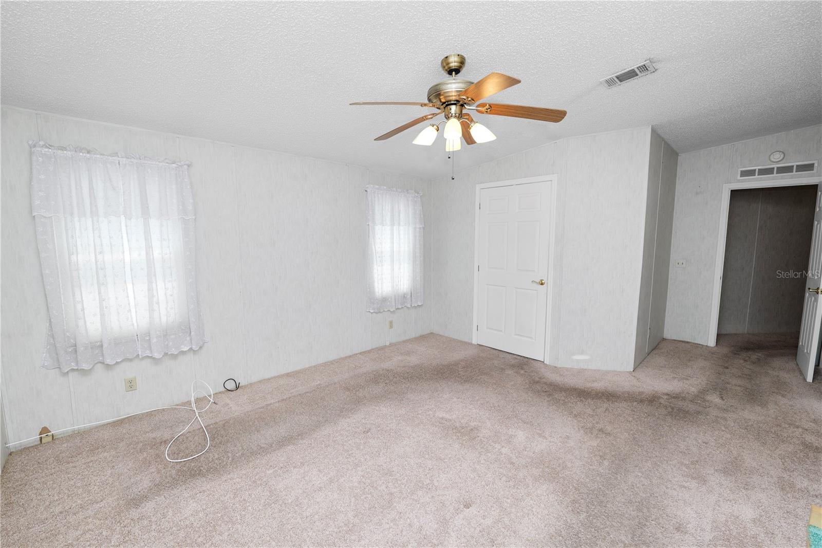 VILLAGE UNIT 03 LAKELAND - Residential