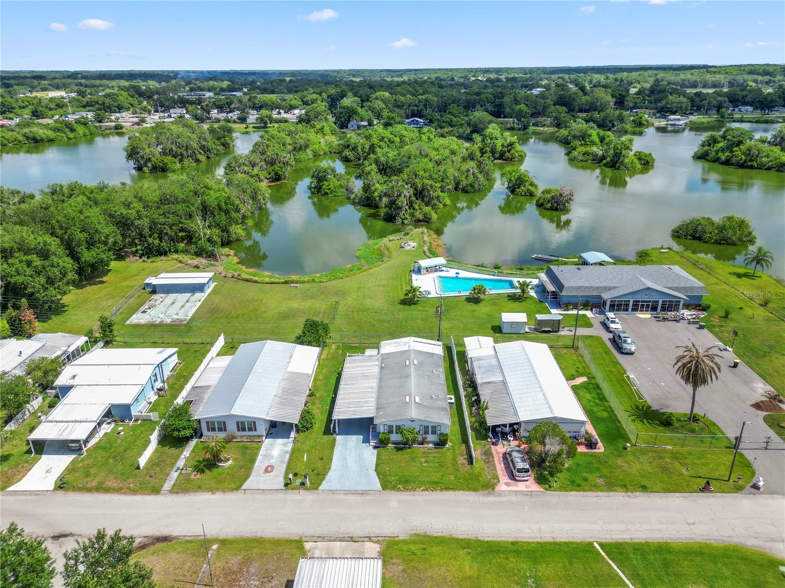 VILLAGE UNIT 03 LAKELAND - Residential