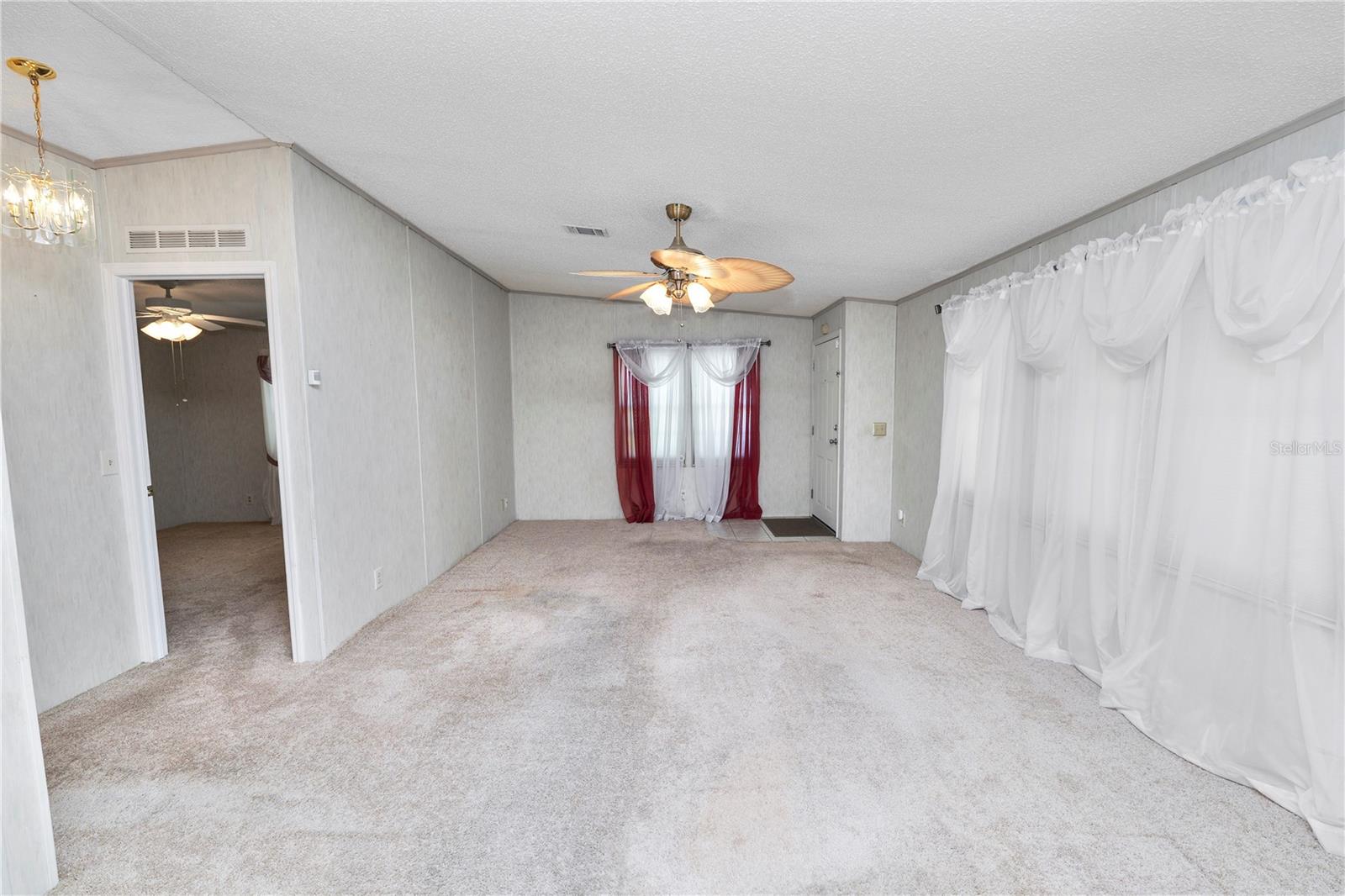 VILLAGE UNIT 03 LAKELAND - Residential