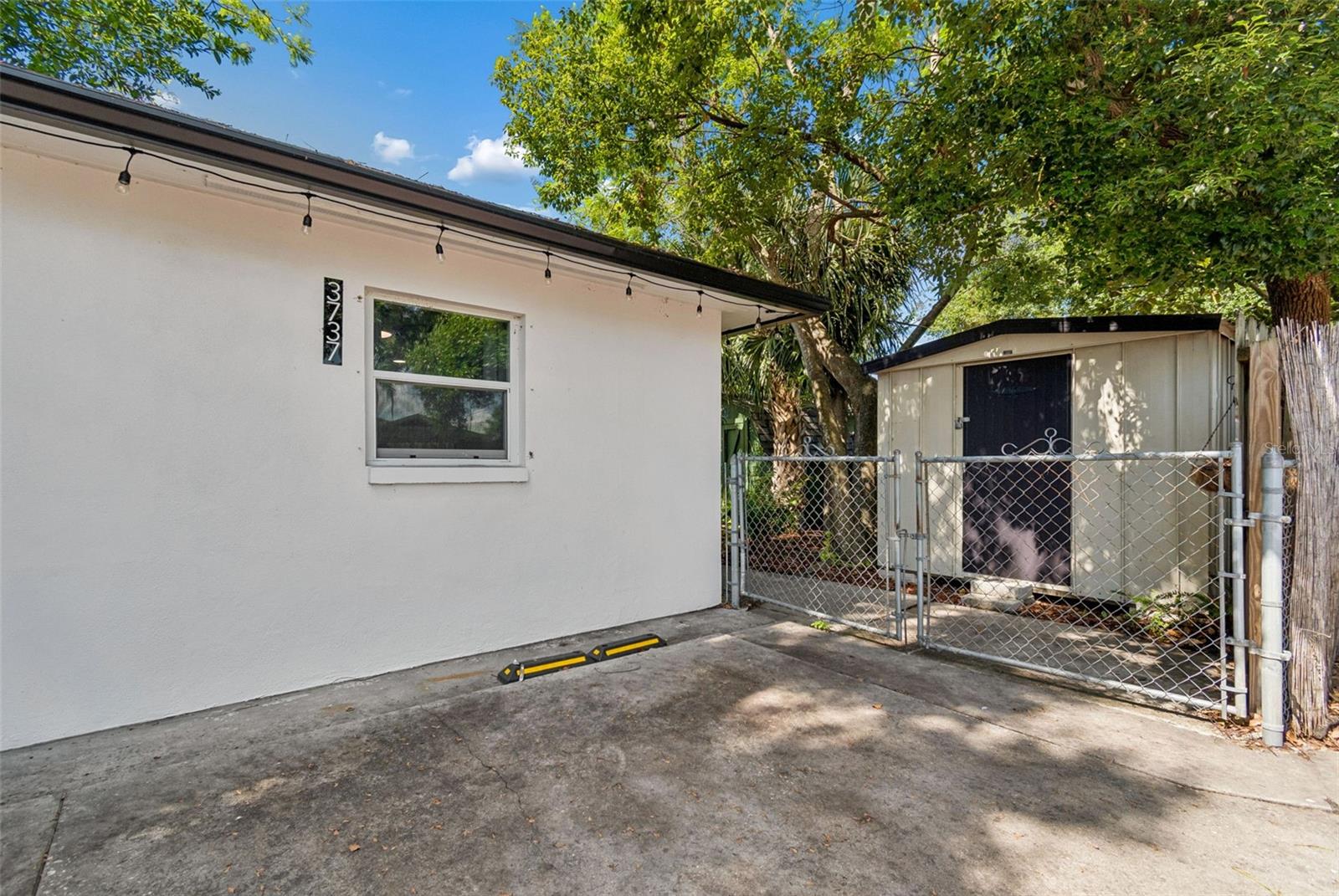 PINECREST PARK - Residential