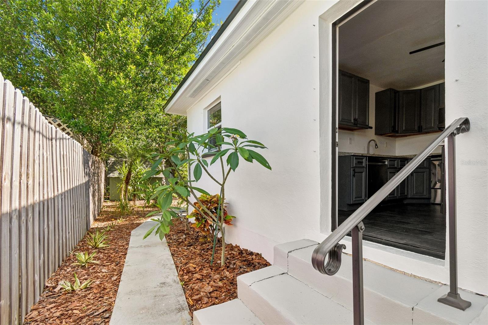 PINECREST PARK - Residential