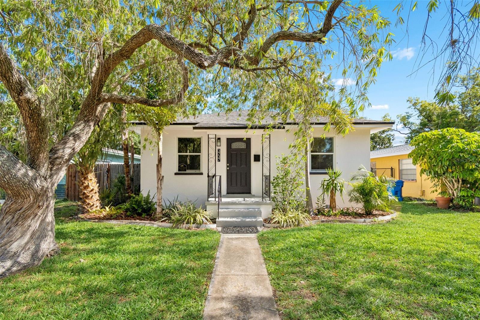 PINECREST PARK - Residential