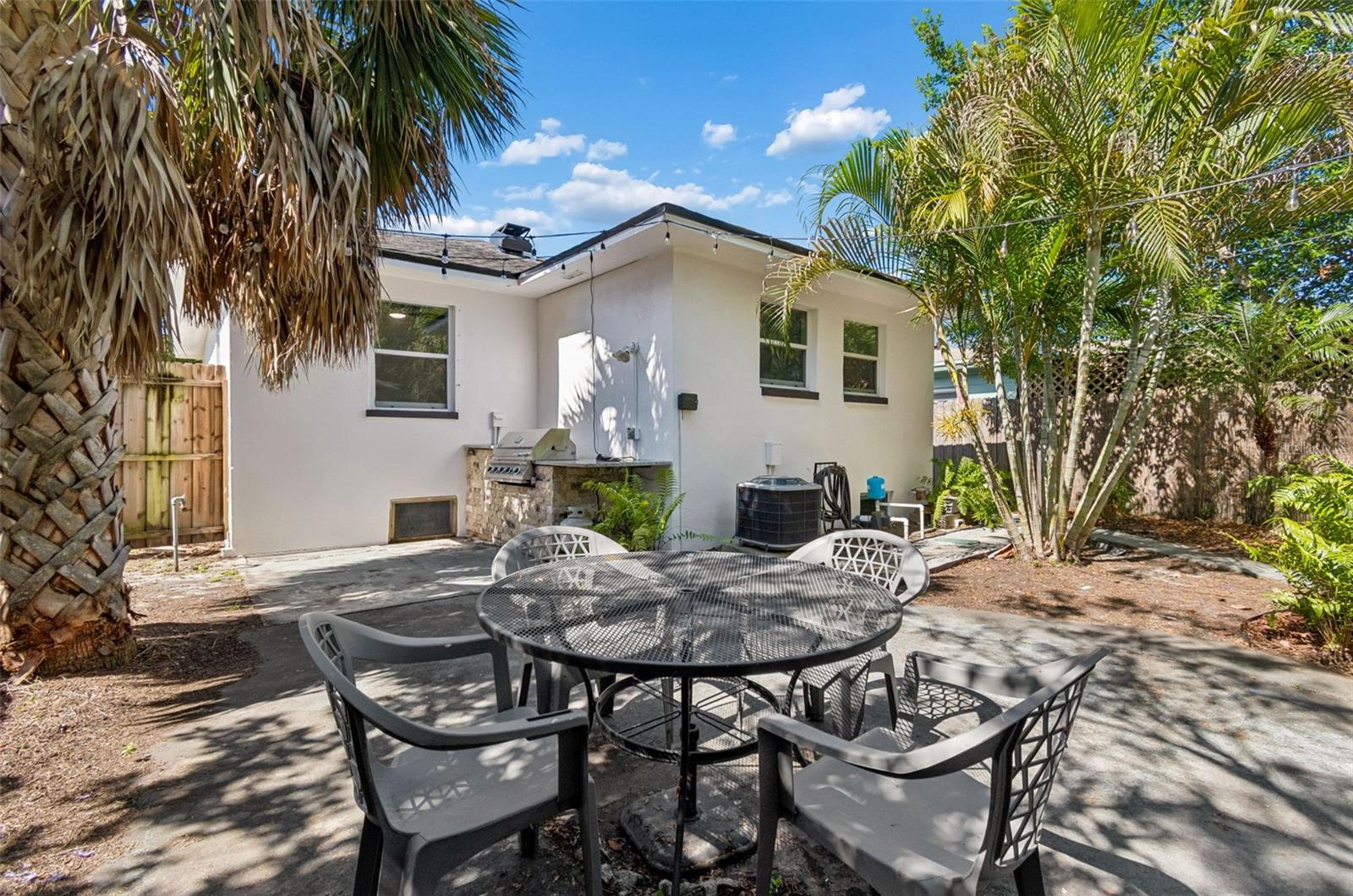 PINECREST PARK - Residential