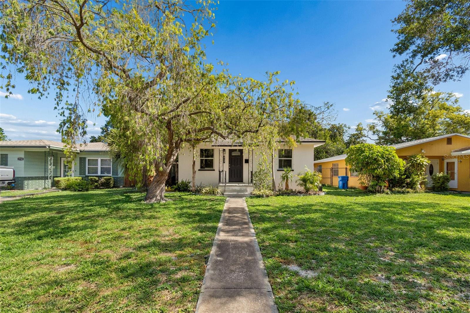 PINECREST PARK - Residential