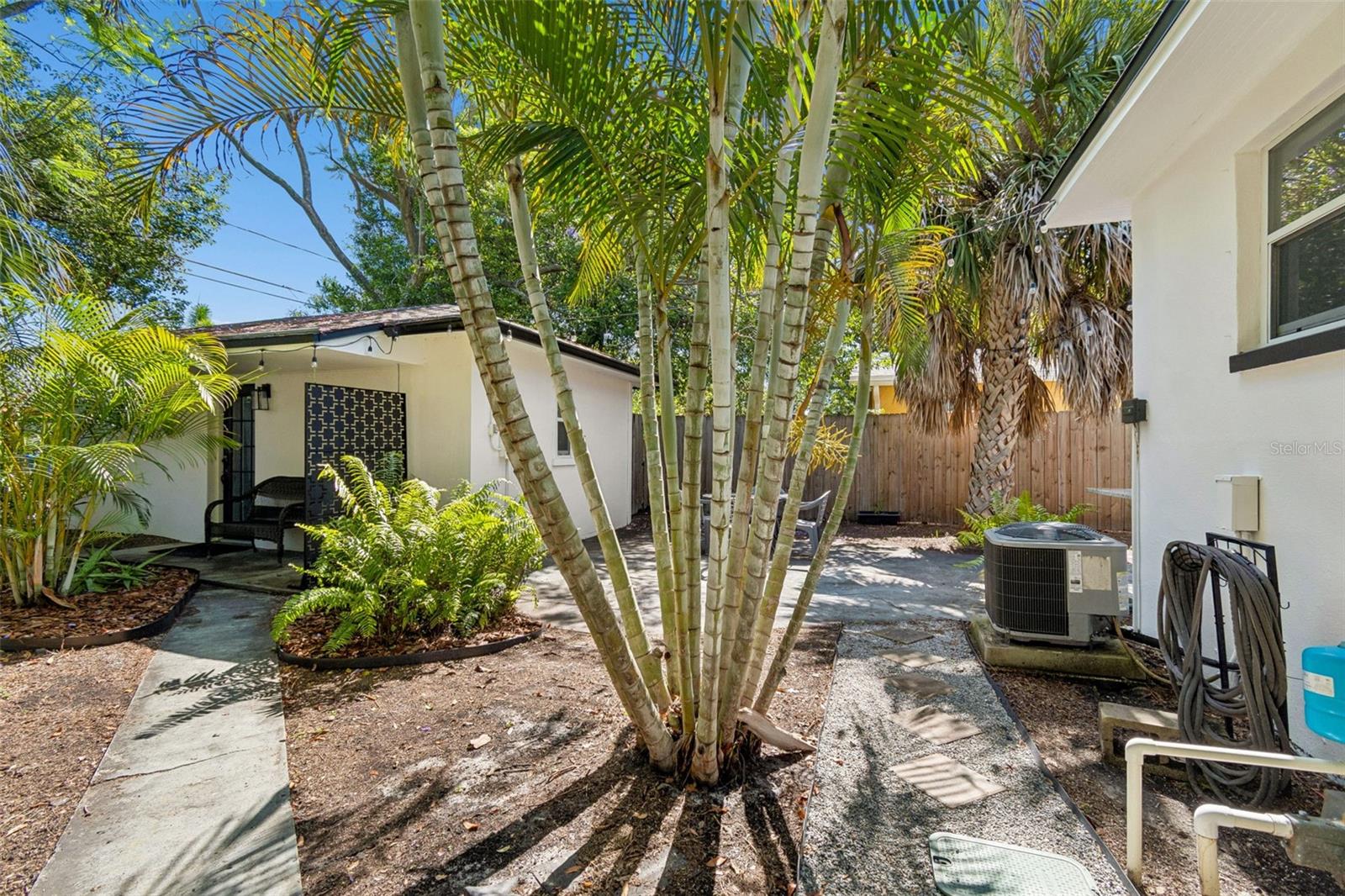 PINECREST PARK - Residential