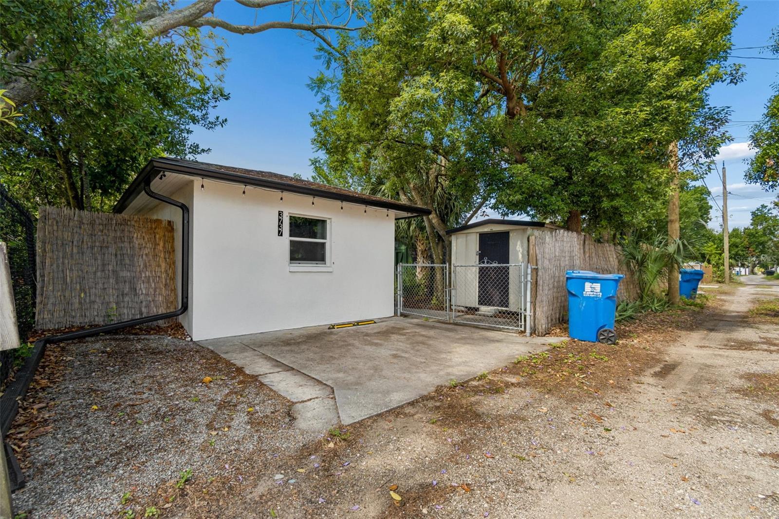 PINECREST PARK - Residential