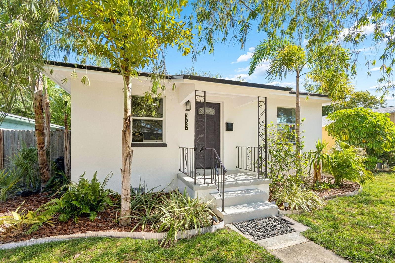 PINECREST PARK - Residential