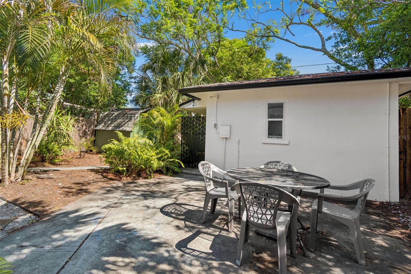 PINECREST PARK - Residential