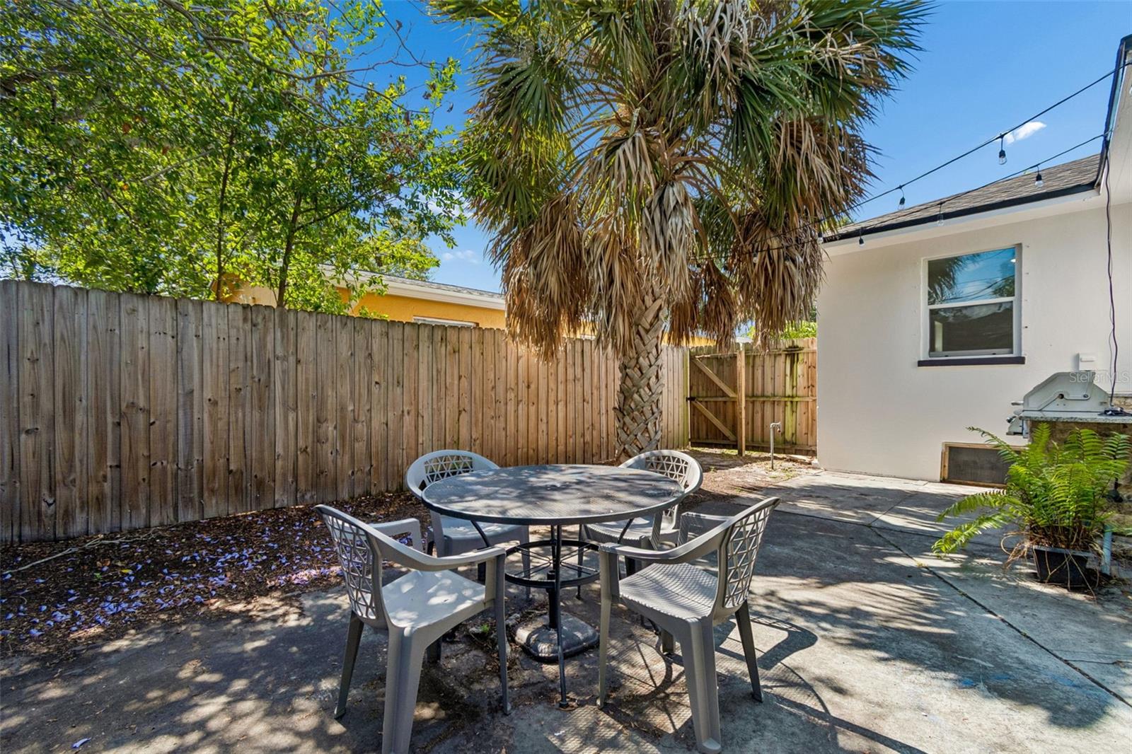 PINECREST PARK - Residential