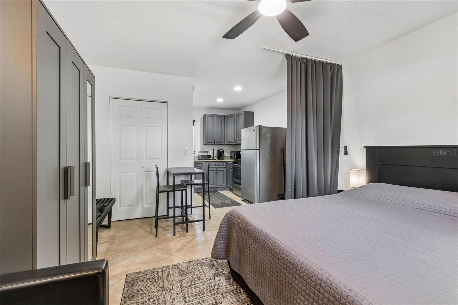 PINECREST PARK - Residential