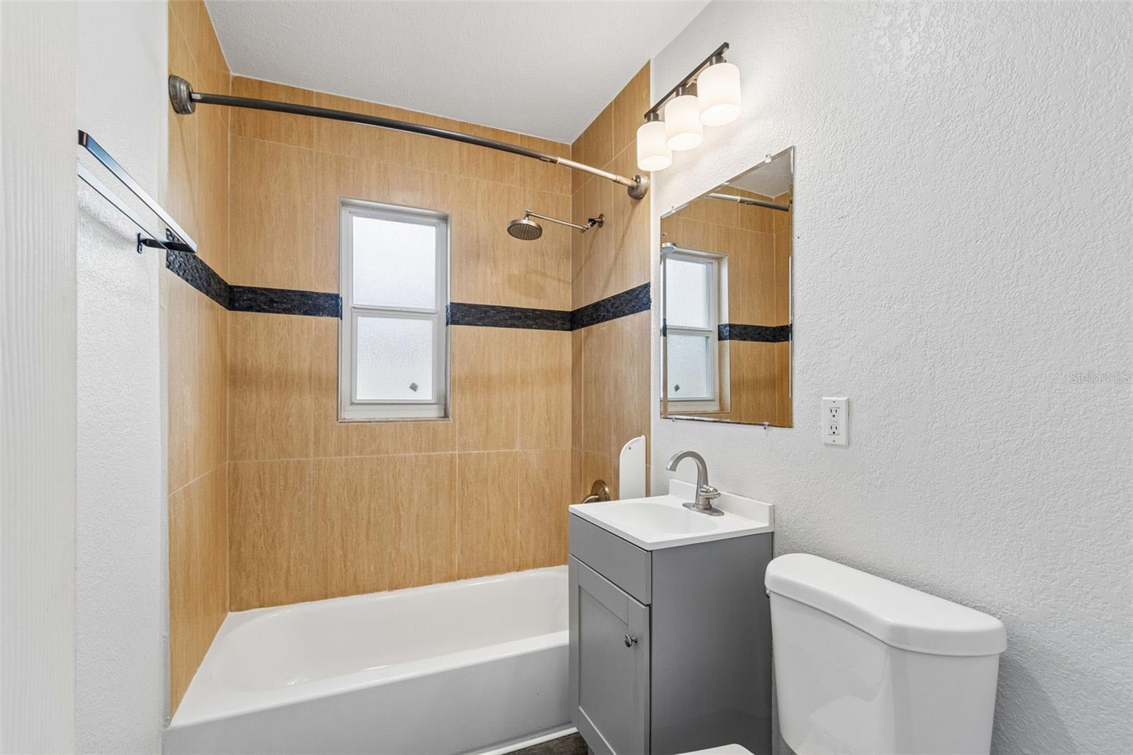 PINECREST PARK - Residential