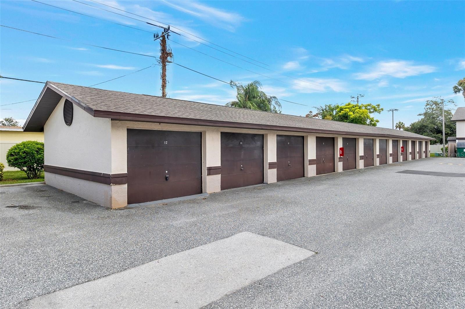 1042 MOLLIE LANE 81042