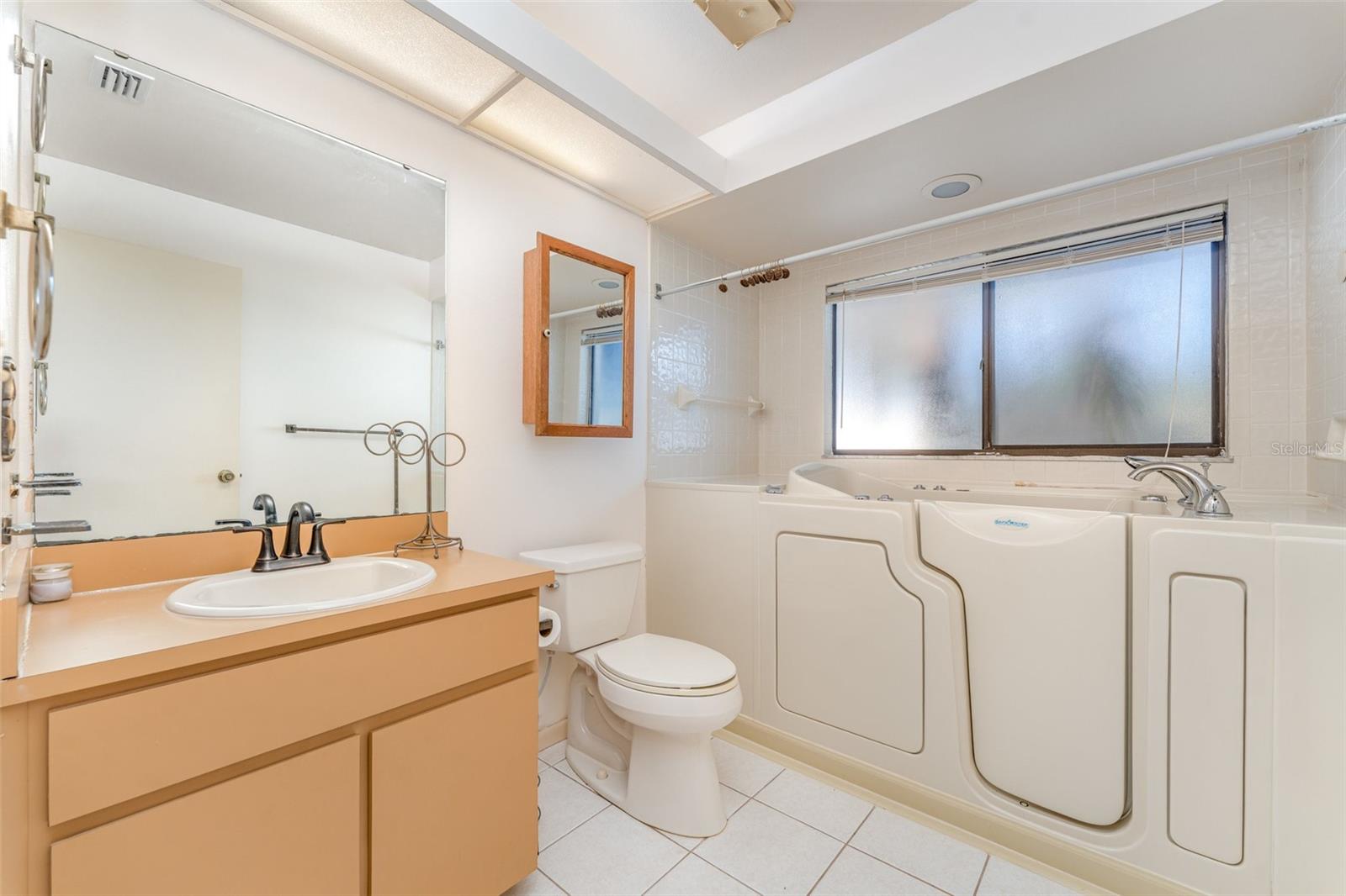 CREEK WOODS A CONDO IN IMPERIALAKES PH 02 SEC 03 - Residential Lease