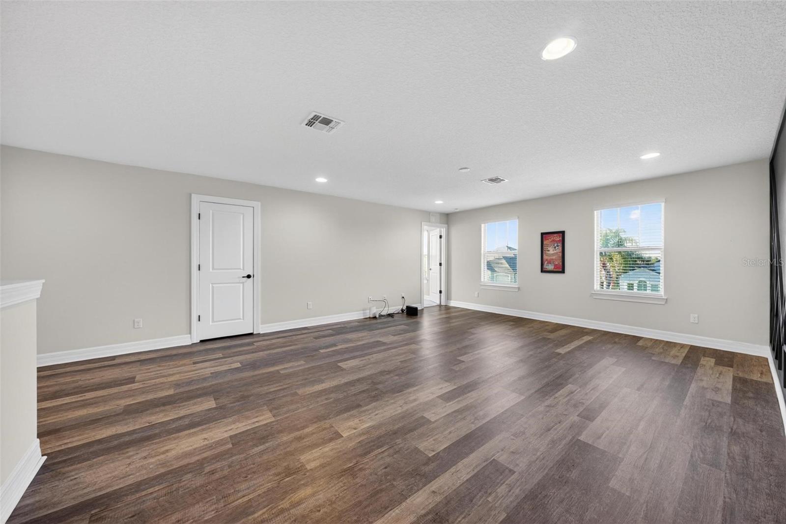 ESTATES/LK PICKETT - Residential