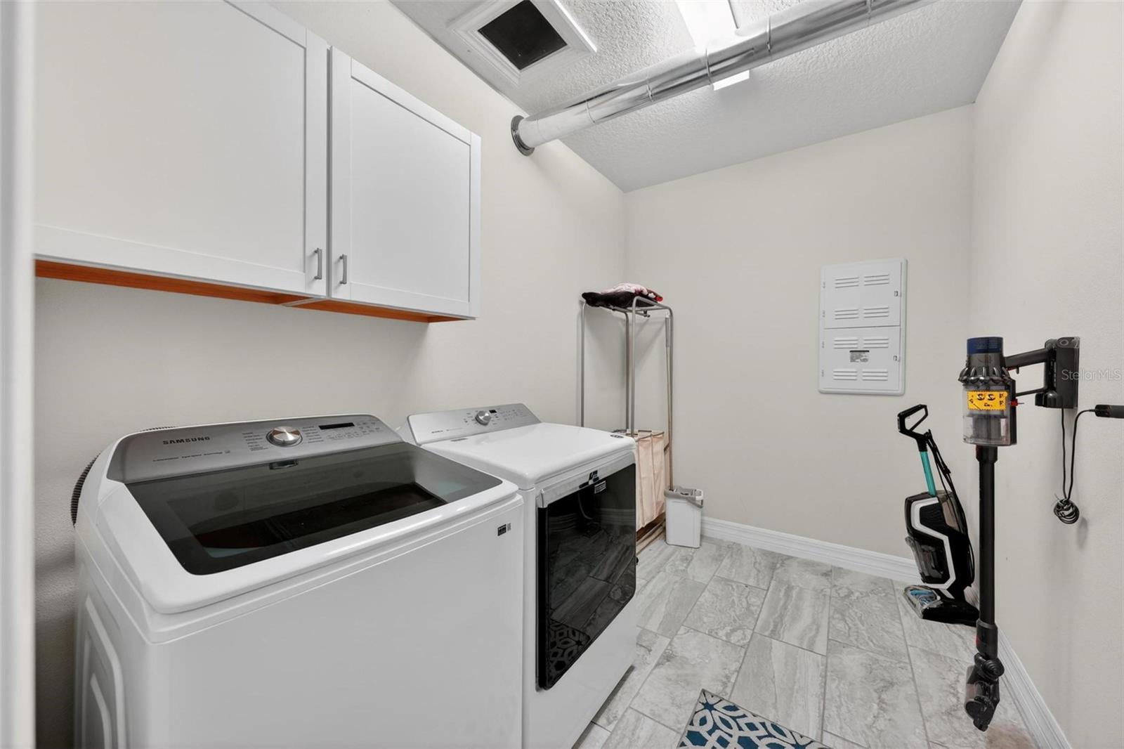 ESTATES/LK PICKETT - Residential