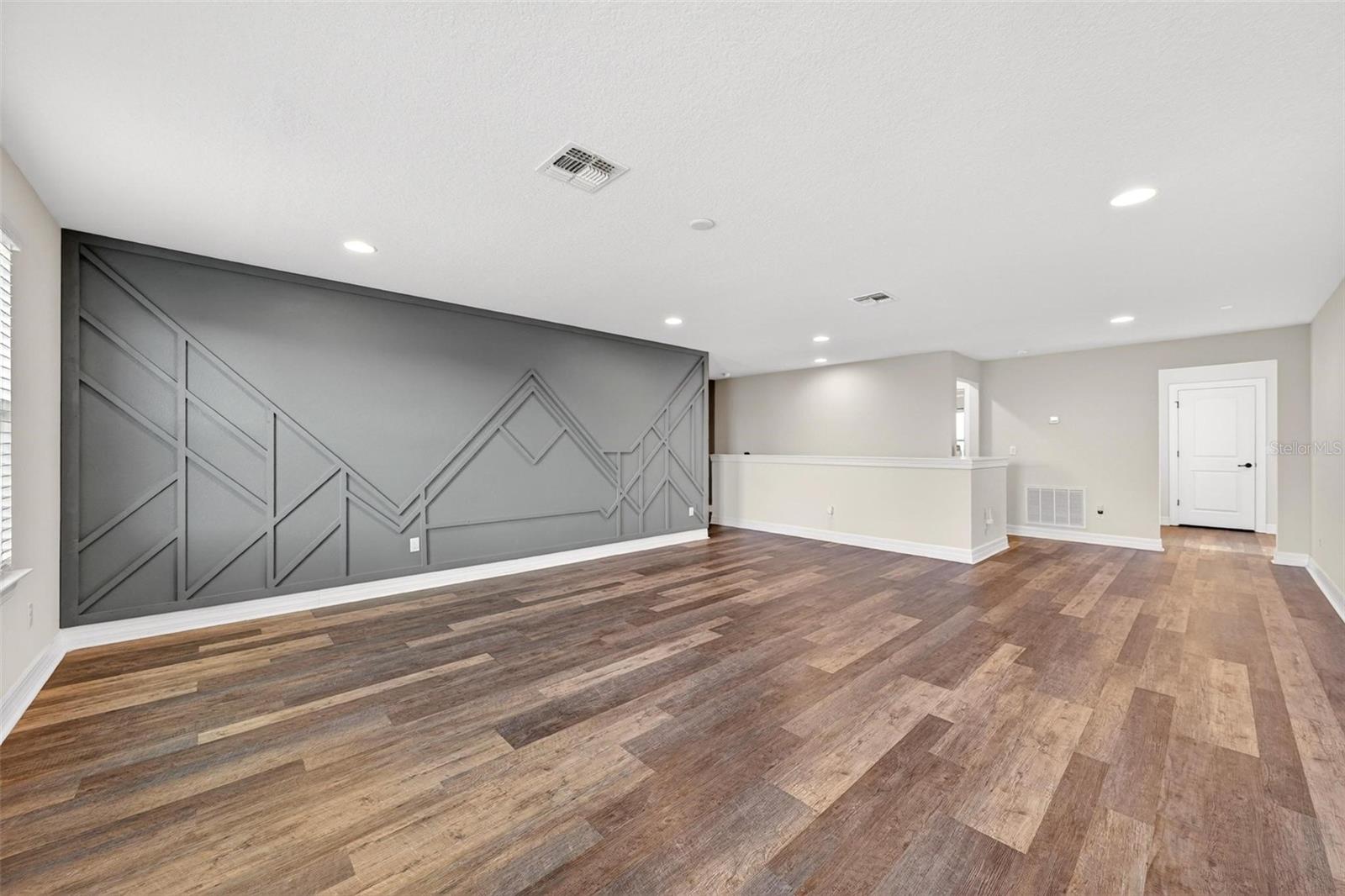 ESTATES/LK PICKETT - Residential