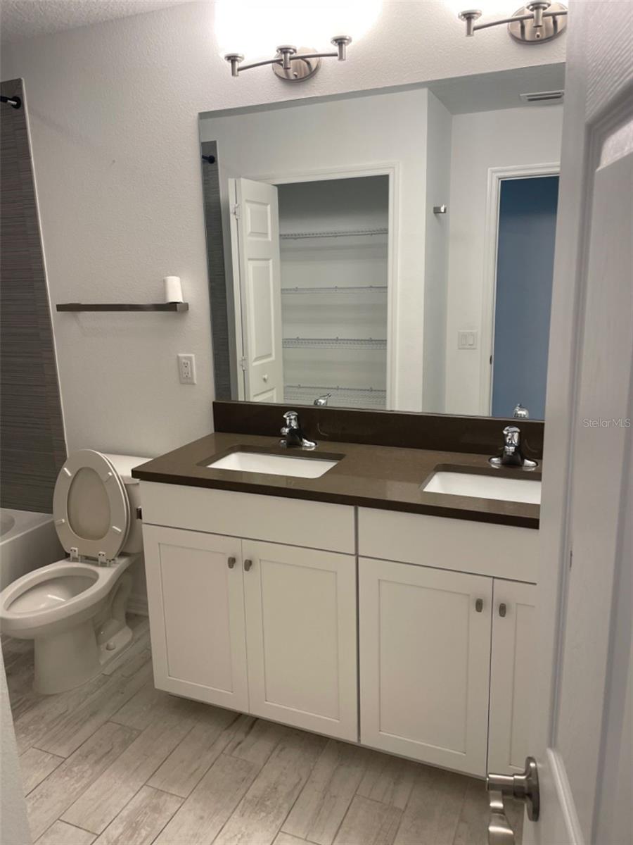 WEST LAKE TWNHMS PH 2 - Residential Lease