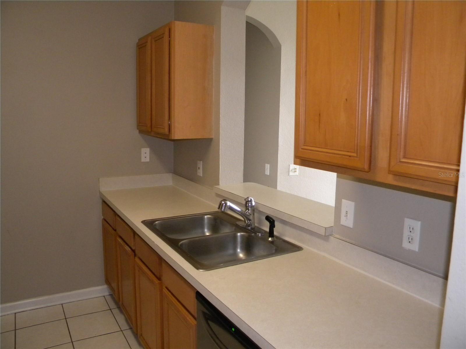 CRESTVIEW CONDO PH 01 - Residential